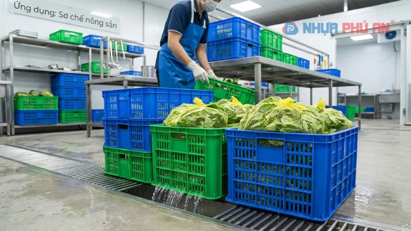 Ảnh thực tế sóng nhựa hở dùng trong khu sơ chế và rửa rau củ