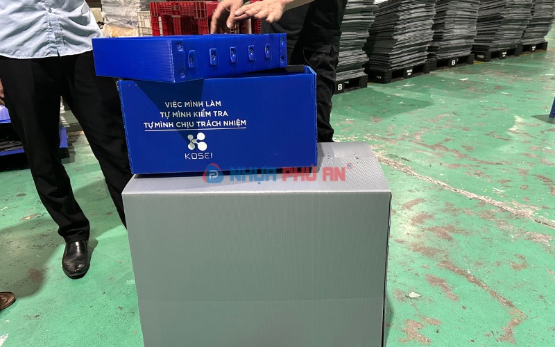 Gia công thùng nhựa danpla theo yêu cầu tăng nhận diện thương hiệu