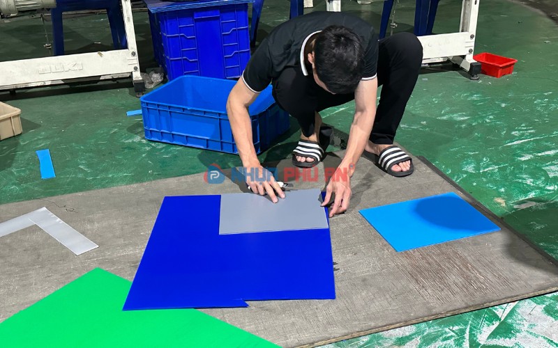 nên chọn nhựa danpla chống hóa chất như nào