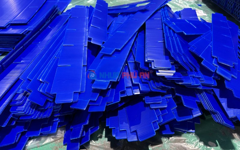 Tấm Danpla có chịu được hóa chất nhẹ không?