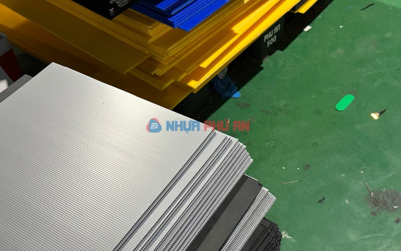 Nhựa danpla có hợp xưởng sản xuất không bụi không