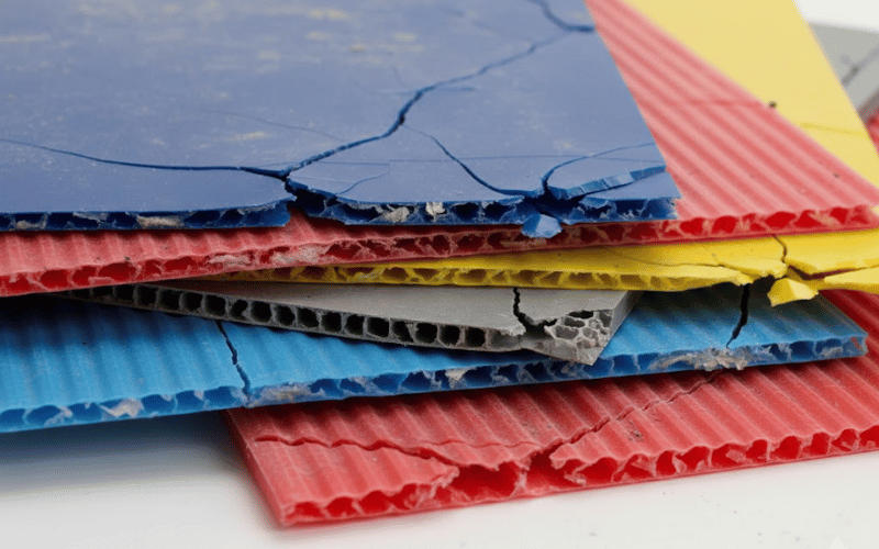 tam-nhua-danpla-co-de-bi-nut-vo-khong-2