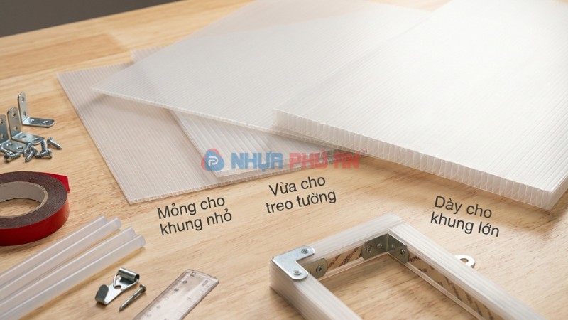 Hướng dẫn chọn tấm nhựa Danpla làm khung tranh