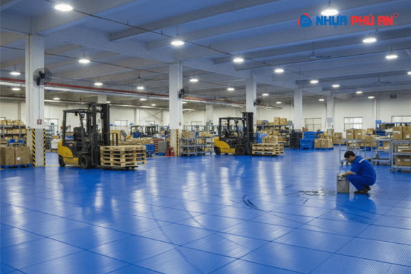 Ứng dụng tấm Danpla trong việc bảo vệ sàn nhà xưởng như thế nào?