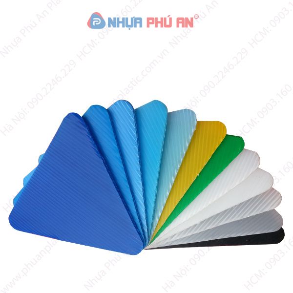 Tấm nhựa danpla thường tam giác màu theo yêu cầu