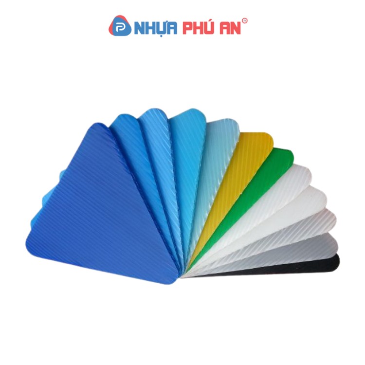 Tấm nhựa danpla thường tam giác màu theo đặt hàng